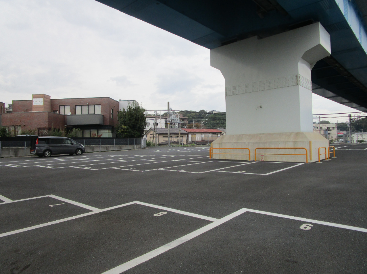 横浜横須賀道路 平作川#4駐車場